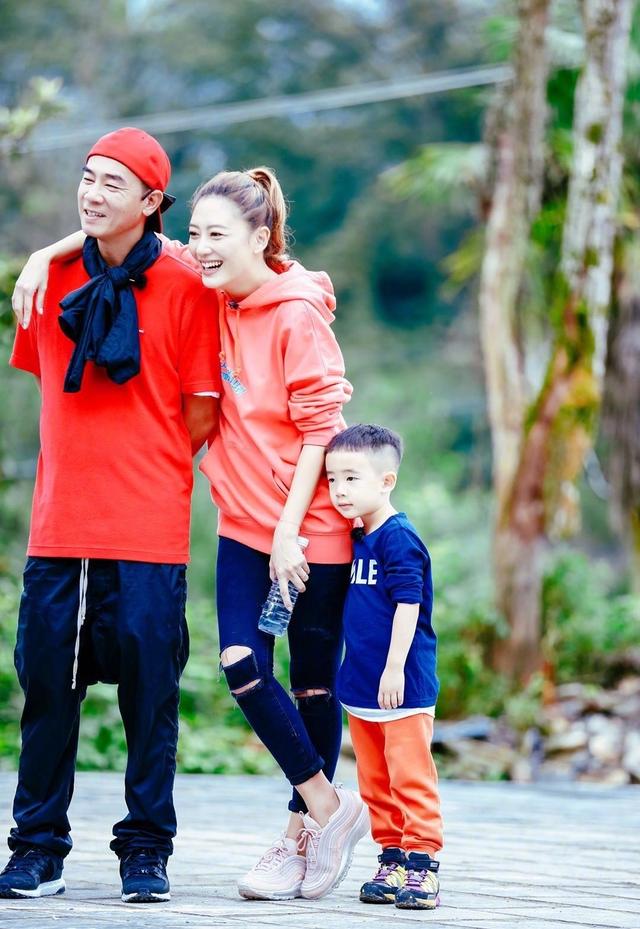 陳小春「被老婆賞巴掌」爆氣吵架！他當場「大怒反擊」嚇得應采兒變超乖！