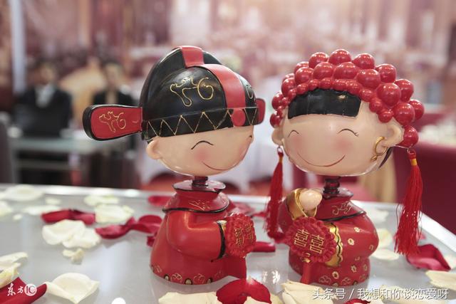 我常「偷給娘家寄錢」不敢告訴老公！有一天婆婆「發錯訊息」看了忍不住哭出來