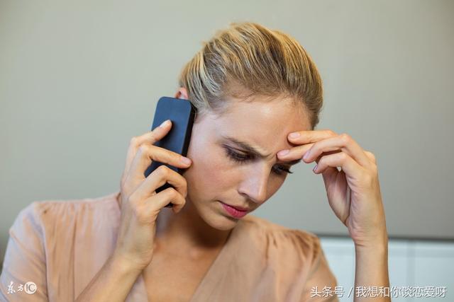 我常「偷給娘家寄錢」不敢告訴老公！有一天婆婆「發錯訊息」看了忍不住哭出來