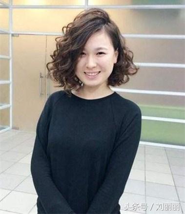 中年女性「想剪短髪」千萬別亂剪！照著「這些款式」剪就夠了，時尚好看又減齡～