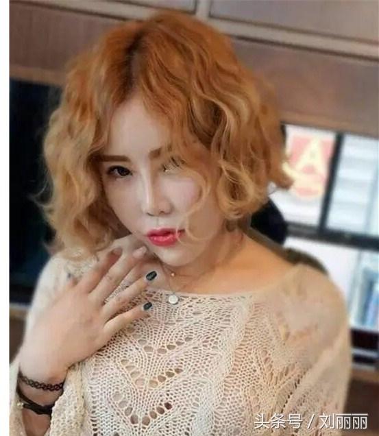 中年女性「想剪短髪」千萬別亂剪！照著「這些款式」剪就夠了，時尚好看又減齡～