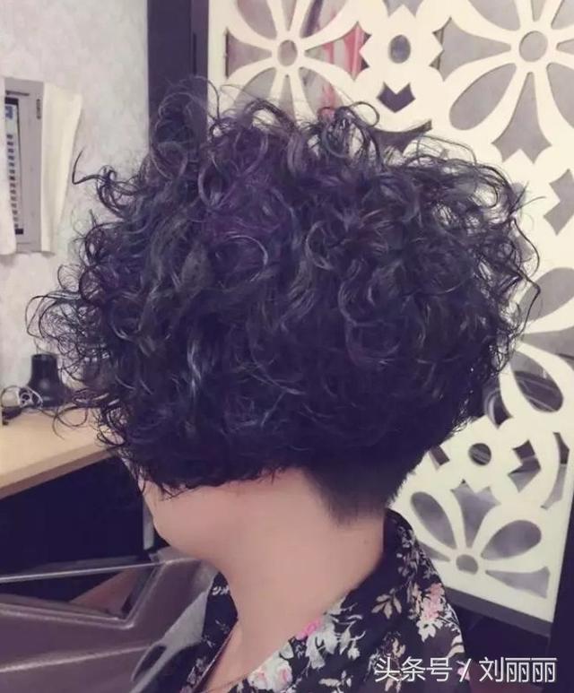中年女性「想剪短髪」千萬別亂剪！照著「這些款式」剪就夠了，時尚好看又減齡～