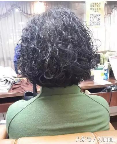 中年女性「想剪短髪」千萬別亂剪！照著「這些款式」剪就夠了，時尚好看又減齡～