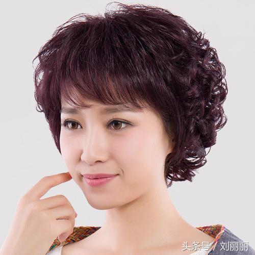 中年女性「想剪短髪」千萬別亂剪！照著「這些款式」剪就夠了，時尚好看又減齡～