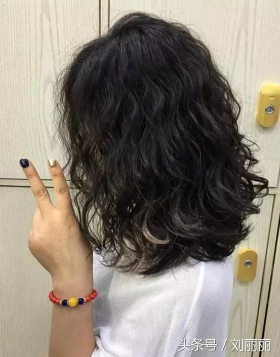 中年女性「想剪短髪」千萬別亂剪！照著「這些款式」剪就夠了，時尚好看又減齡～