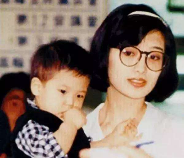 一代偶像當紅卻「為愛引退嫁為人婦」！結婚37年恩愛如初：下輩子還要娶你