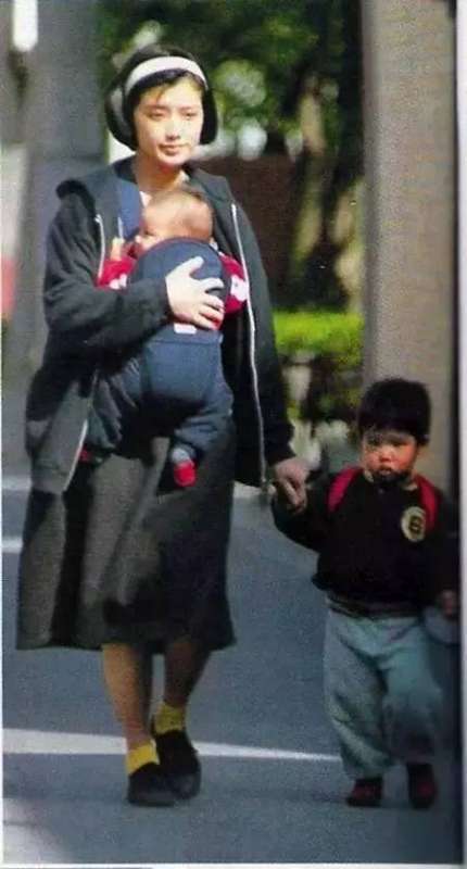 一代偶像當紅卻「為愛引退嫁為人婦」！結婚37年恩愛如初：下輩子還要娶你