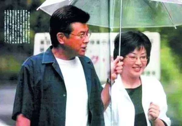 一代偶像當紅卻「為愛引退嫁為人婦」！結婚37年恩愛如初：下輩子還要娶你