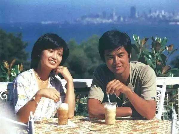 一代偶像當紅卻「為愛引退嫁為人婦」！結婚37年恩愛如初：下輩子還要娶你