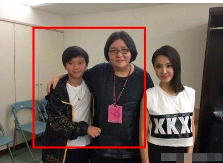 巨星推手！當年收養「離別女星之子」成養母　如今兒子長大對「媽媽」的話令人動容