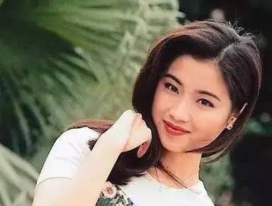 她是港姐冠軍，為愛息影5年卻遭劈腿，再復出淪拍三級片，如今卻靠「賣魚蛋」活成傳奇！
