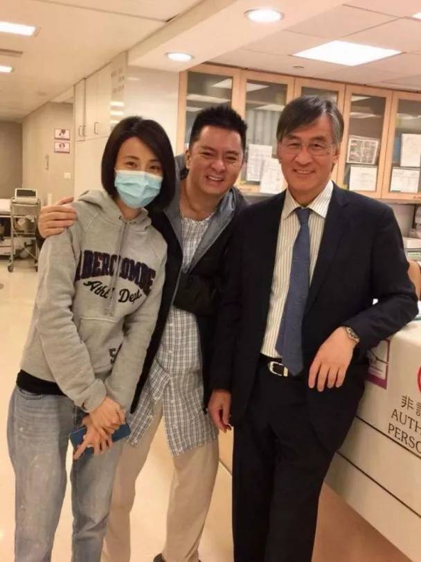 她是港姐冠軍，為愛息影5年卻遭劈腿，再復出淪拍三級片，如今卻靠「賣魚蛋」活成傳奇！