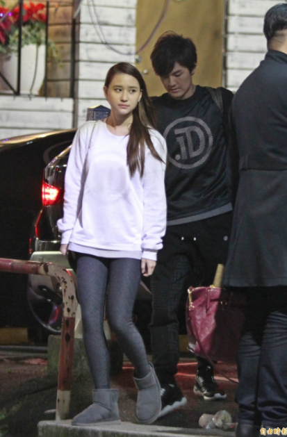 他當年誇下海口：「5年超越周杰倫」！　情斷身價千億女友「唱片合約也被終止了」