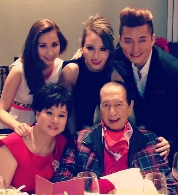 他當年誇下海口：「5年超越周杰倫」！　情斷身價千億女友「唱片合約也被終止了」