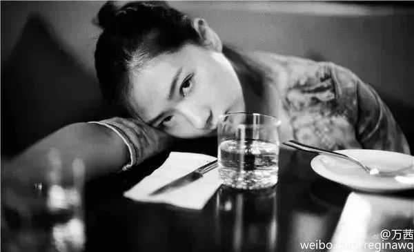 何時當媽的？曾是張孝全戀人，被埋沒多年「嫁了神秘老公」低調生女活成贏家！