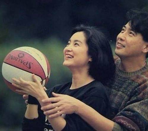 「秦漢」如今71歲了！看完他的「生活近照」，網友嘆：終於知道林青霞為何苦戀他那麼多年了！ 