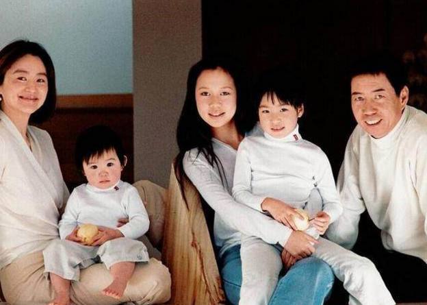 「秦漢」如今71歲了！看完他的「生活近照」，網友嘆：終於知道林青霞為何苦戀他那麼多年了！ 