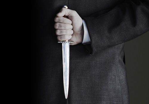 他驚覺「老婆偷吃」卻裝沒事，耐心策劃等到老婆生日...在全家人面前獻上「最猛生日驚喜」！