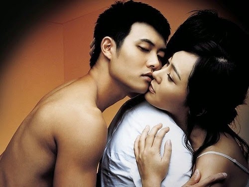 他驚覺「老婆偷吃」卻裝沒事，耐心策劃等到老婆生日...在全家人面前獻上「最猛生日驚喜」！