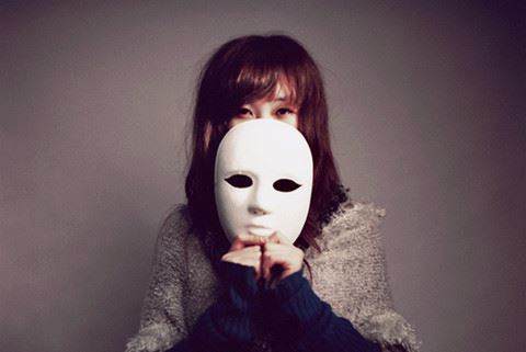 他驚覺「老婆偷吃」卻裝沒事，耐心策劃等到老婆生日...在全家人面前獻上「最猛生日驚喜」！