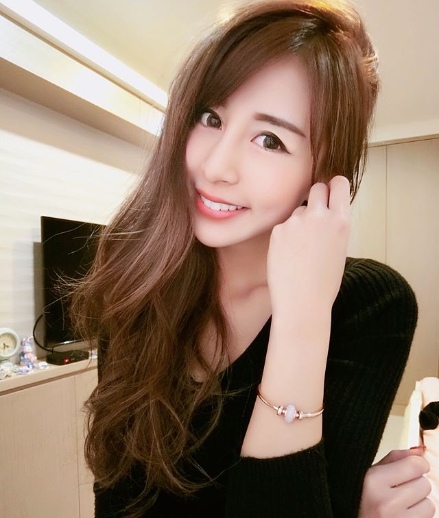 台灣超美空姐被外媒狂讚「千年一遇美女」！沒想到「帥氣空軍弟弟」一曝光才是真正厲害！