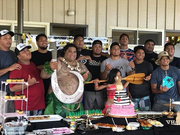 小姊妹逛好市多「把店員錯認成真人毛伊」興奮尖叫，他「將計就計超暖反應」網友全讚爆！