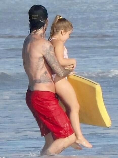 貝克漢女兒從小被笑「胖得像一顆球」，6歲的她「長大變長髮公主」甜美近照打臉酸民！