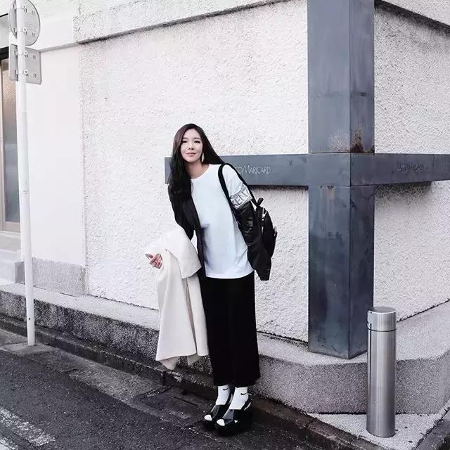 大家勸她「女生練肌肉很可怕」別練太壯！直到她「脫光外衣」露出...大家瞬間改口：妹子給虧嗎？