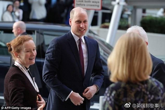 英國威廉王子「遭笑禿頭多年」，他索性直接「花7300元把頭髮剃光」所有人目瞪口呆！