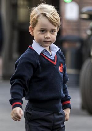 英國威廉王子「遭笑禿頭多年」，他索性直接「花7300元把頭髮剃光」所有人目瞪口呆！