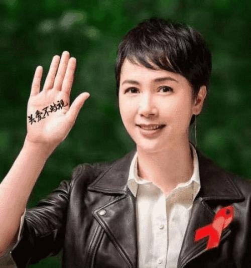 她全盛時期「比趙薇還紅」卻為愛息影，歷經婚姻危機後如今「熱心公益」幫助愛滋病患！
