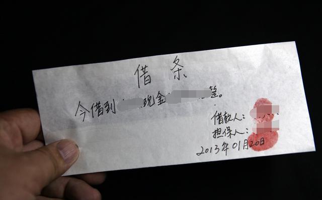 母親跟女兒借1000要求寫借條卻「多加兩個0」！母親走後分家產女兒當場愣住