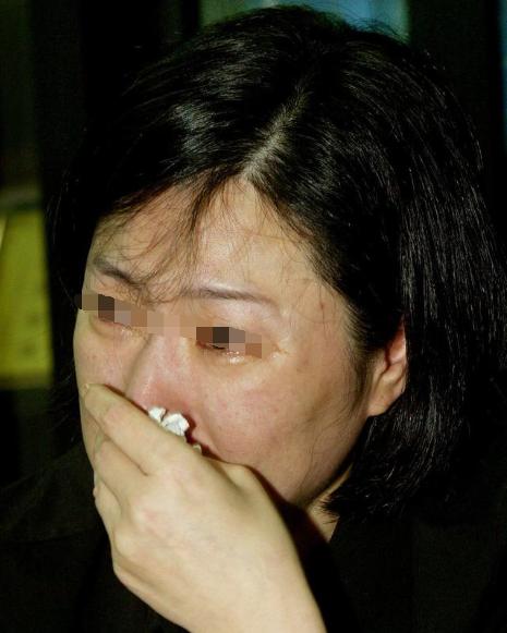 母親跟女兒借1000要求寫借條卻「多加兩個0」！母親走後分家產女兒當場愣住