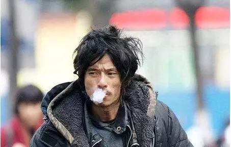 還記得當年紅遍全球的「中國犀利哥」嗎？8年過去如今的他竟然過著這樣的生活...！