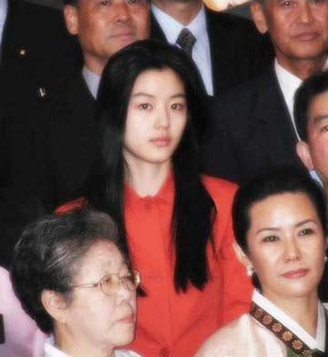 11組「當紅女星與媽媽合照」大曝光！全智賢媽媽太美、看到范冰冰媽終於知道她的霸氣從何而來！