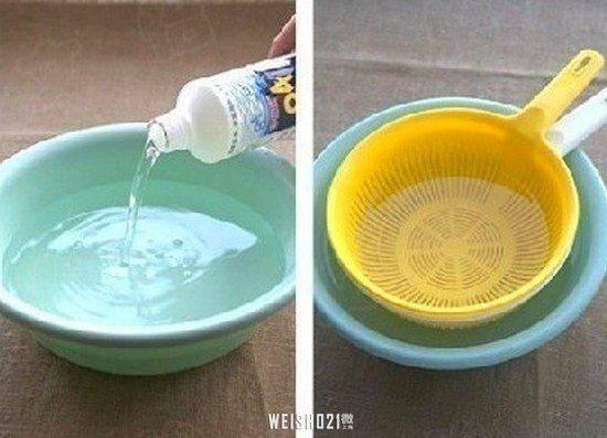 「塑膠菜籃」縫隙污垢難清潔？清水中加「一物」泡一泡，快速變乾凈！