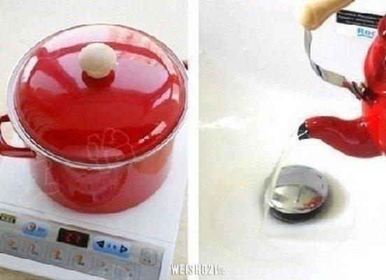 「塑膠菜籃」縫隙污垢難清潔？清水中加「一物」泡一泡，快速變乾凈！