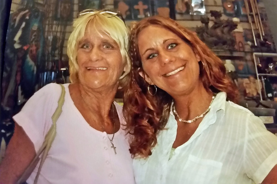 她「全身長滿6000顆腫瘤」被笑癩蝦蟆沒人敢接近，如今「成功移除臉部肉瘤」現平滑美肌！