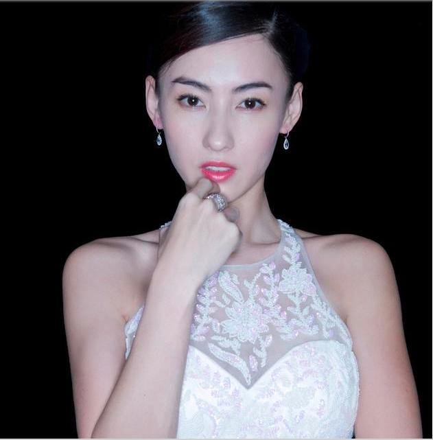 張柏芝不顧大好星途「甘願放棄工作」陪兒子！她自曝「從不逼孩子讀書」如今2兒子竟然...