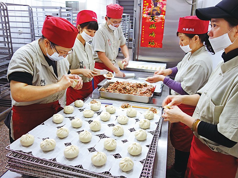 彰化肉包店大方「二度加薪」員工年薪破百！霸氣老闆「今年超猛加碼」讓工讀生一待20年！