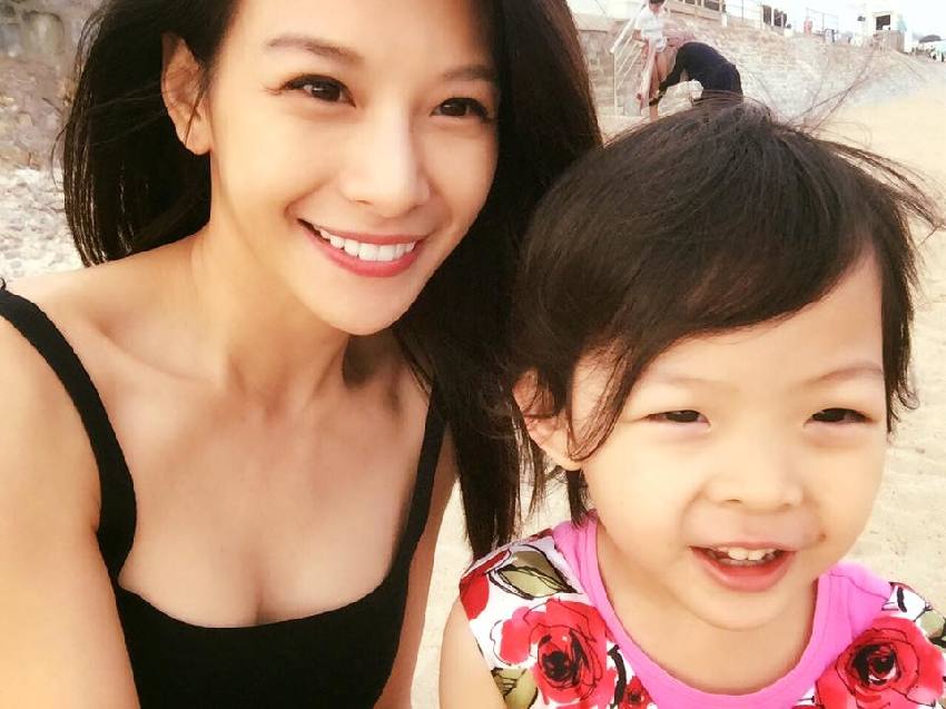 艾莉絲和外交官男友「結婚計畫生變」！鬆口：「男方家人不要...」哀怨異國戀不浪漫！