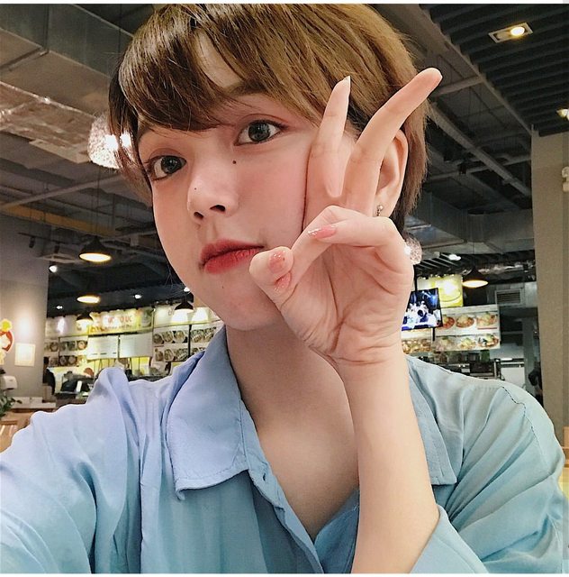 越南短髮女大生「正到讓世界對越南改觀」！全身包緊緊還是洩漏「超火辣身材」網友大暴走！