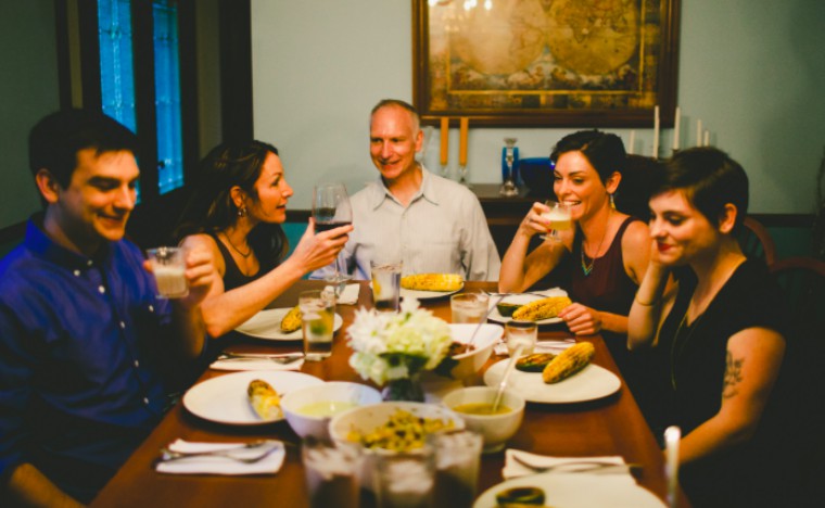 他無怨無悔「養繼女10年」卻發現女兒喜帖「只有生父沒有他」，於是在婚前展開超猛復仇...