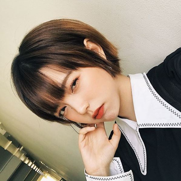 越南短髮女大生「正到讓世界對越南改觀」！全身包緊緊還是洩漏「超火辣身材」網友大暴走！