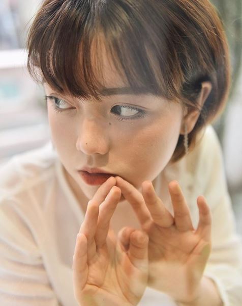 越南短髮女大生「正到讓世界對越南改觀」！全身包緊緊還是洩漏「超火辣身材」網友大暴走！