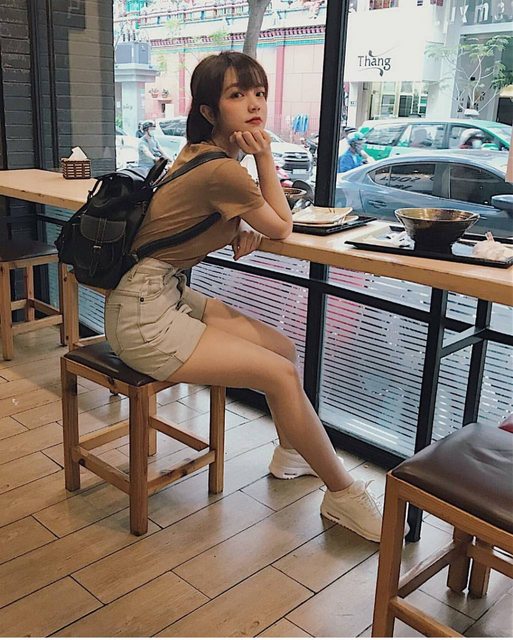 越南短髮女大生「正到讓世界對越南改觀」！全身包緊緊還是洩漏「超火辣身材」網友大暴走！