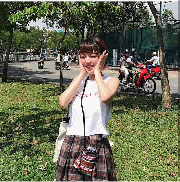 越南短髮女大生「正到讓世界對越南改觀」！全身包緊緊還是洩漏「超火辣身材」網友大暴走！