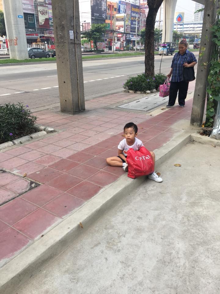 5歲兒子不想去學校「辣媽爽快請假帶他出門玩」！玩不到一天就讓「兒子哭求回去上學」網讚翻！