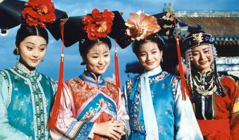 她演《還珠格格》爆紅，卻在巔峰時「為了家庭隱退」，如今生了2個小孩照樣美翻天！