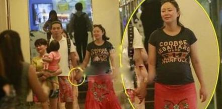 她演《還珠格格》爆紅，卻在巔峰時「為了家庭隱退」，如今生了2個小孩照樣美翻天！